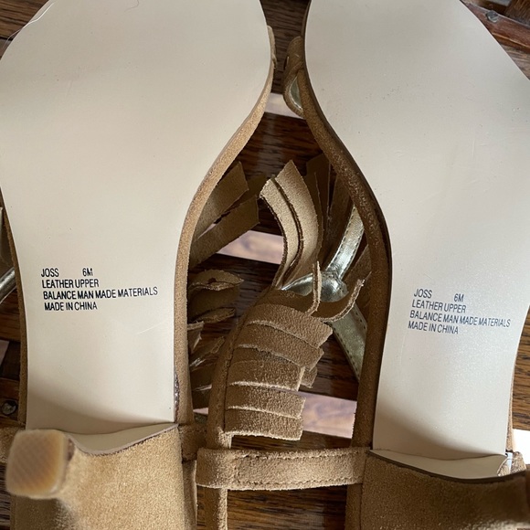 tan kitten heel sandals